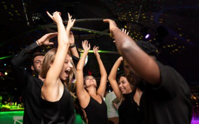 Cómo elegir el repertorio ideal para una fiesta según la edad de los invitados